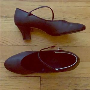 Black heeled shoes